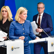 Magdalena Andersson, Lena Hallengren och Mikael Damberg på tisdagens pressträff / Björn Olsen.