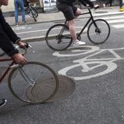 Cyklister på en uppmärkt cykelbana. Arkivbild.