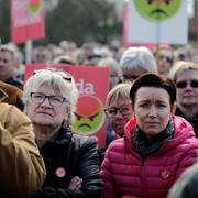 Demonstrationer efter beskedet om nedläggningen.