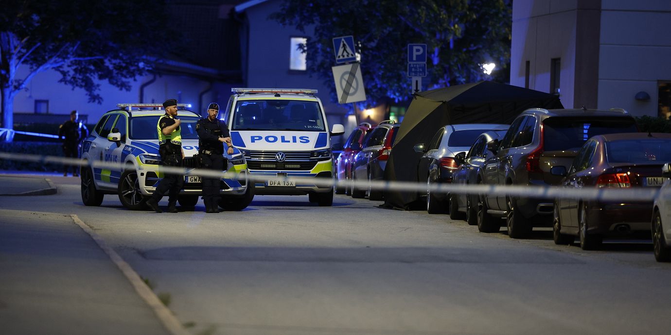 En bild från polisinsatsen efter skjutningen.