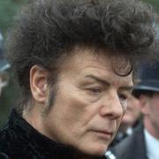 Gary Glitter vid en presskonferens 2000.