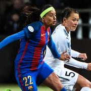 Barcelonas Ruth Garcia och Rosengårds Ali Riley under Malmö-matchen den 22 mars.