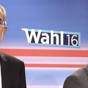 Alexander Van der Bellen och Norbert Hofer i tv-studio på söndagen.