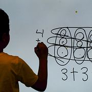 AI har klarat av att knäcka en historisk mattegåta. Men resten? AI i skolan har hamnat i fokus sedan de svenska bottenresultaten i Pisa-undersökningen.