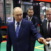 Putin besöker en uställning om förarlösa fordon i Moskvas tunnelbana tidigare i januari. 