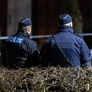 Polis på plats vid brottsplatsen.