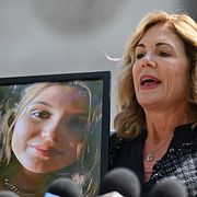 Julianna Arnold, vars dotter dog efter skadliga kontakter via sociala medier, i samband med rättegång i Los Angeles om techbolagens ansvar.