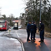 Polis vid brottsplatsen.