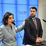 
Liberalernas partiledare Simona Mohamsson och Sverigedemokraternas Jimmie Åkesson under deras uppmärksammade pressträff i mars.