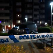 Polisens avspärrningar vid brottsplatsen