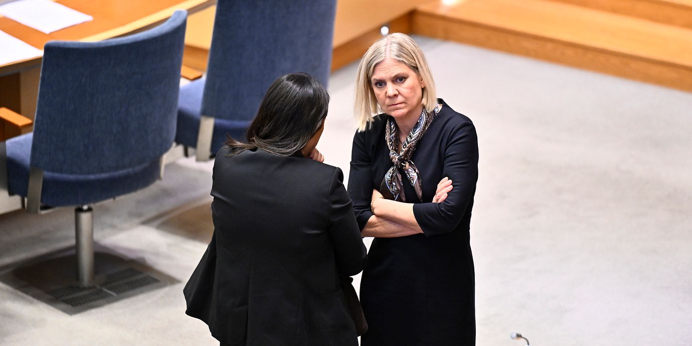 
Socialdemokraternas partiledare Magdalena Andersson (S) och Vänsterpartiets partiledare Nooshi Dadgostar.