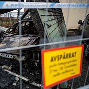 Utbrända bilar efter branden som pojken startade i Ängelholm.