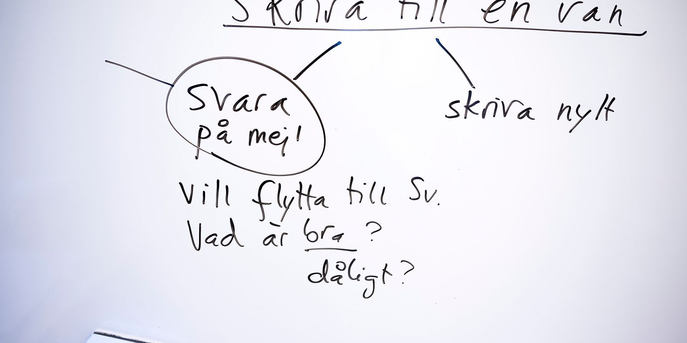 UHR vill skjuta upp svenskprovet för medborgarskap till 2029 efter att ha bedömt att mer tid behövs för att utveckla provet. Nu ska regeringen ta ställning till förslaget.