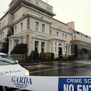 Polisen spärrade av området runt regency Hotel.