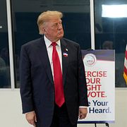 Donald och Melania Trump i vallokalen i Florida, 24 oktober.