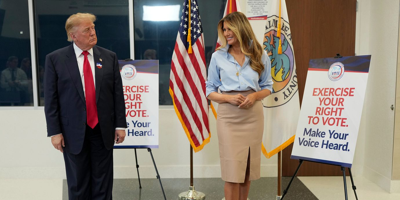 Donald och Melania Trump i vallokalen i Florida, 24 oktober.