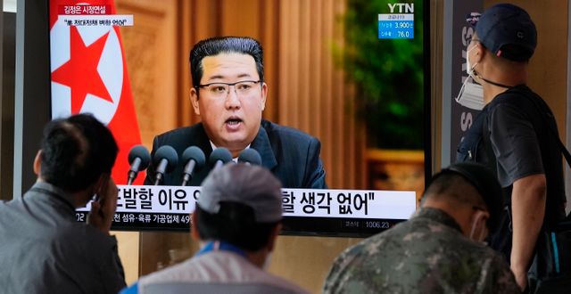 Kim Jong-Un på en tv-skärm i Seoul. Ahn Young-joon / TT NYHETSBYRÅN