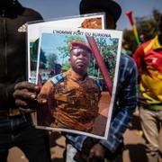 Juntaledaren Paul Henri Sandaogo Damiba hyllas i Burkina Faso.