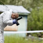 Polis undersöker mordplatsen