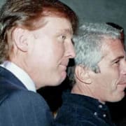 Donald Trump och Jeffrey Epstein på en av de bilder som släppts i samband med utredningen av den senare. 