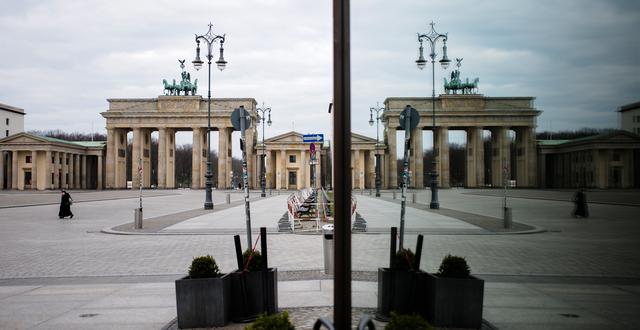 Tomt på människor framför Brandenburger Tor i centrala Berlin. Markus Schreiber / TT NYHETSBYRÅN