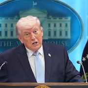 President Donald Trump och försvarsminister Pete Hegseth.