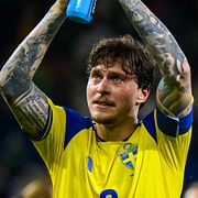 Victor Nilsson Lindelöf och Isak Hien tackar publiken.