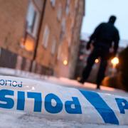 Polis i Malmö efter mordförsöket mot vaktmästaren.
