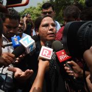 Högsta domstolens Farha Faiz talar med medierna, 22 augusti. 
