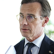 Carl-Oskar Bohlin (M), minister för civilt försvar och statsministern Ulf Kristersson (M).