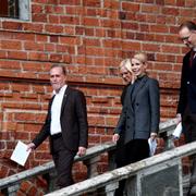 Daniel Helldén (MP) tillsammans med de borgerliga partierna som han styrde Stockholm med. På bild syns även Anna König Jerlmyr (M), Karin Ernlund (C), Jan Jönsson (L) och Erik Slottner (KD).