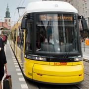 Spårvagn vid Alexanderplatz i Berlin.