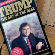 "The Art of the Deal" – Donald Trumps bok om fastighetsaffärer, förhandlingsteknik och att ta sig förbi hinder i näringslivet. 