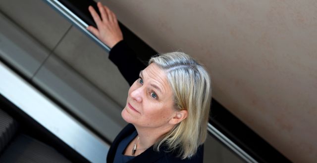 Socialdemokraternas partiledare Magdalena Andersson (S) anländer till statsministeromröstningen i riksdagen. Duygu Getiren/TT / TT NYHETSBYRÅN