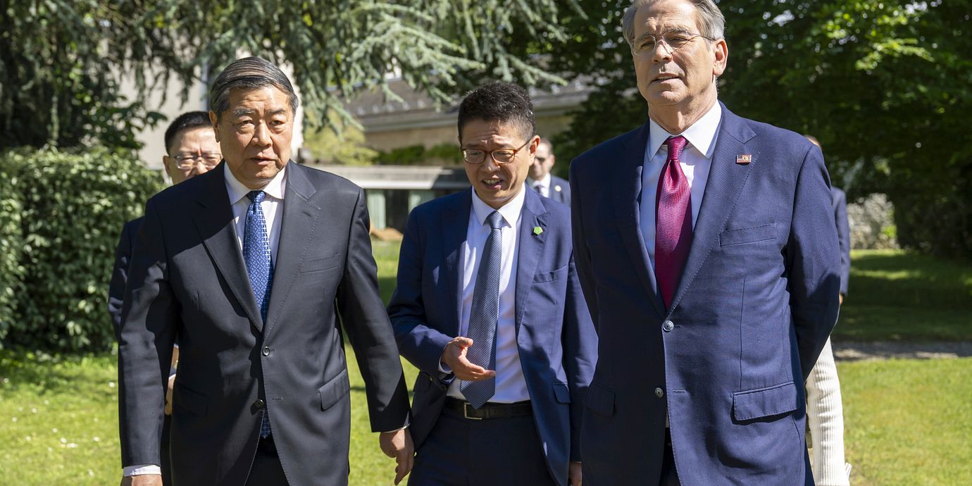 Finansminister Scott Bessent med Kinas vice premiärminister He Lifeng i maj förra året.