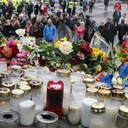 Tyst minut på Sergels torg. Arkiv. 