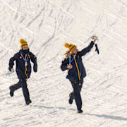  Ebba Andersson och guldmedaljören Frida Karlsson sprang ett ärevarv när silvermedaljen gick sönder. 