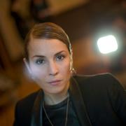 Noomi Rapace. 