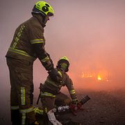 Brandbekämpning vid en marknadsplats i Kyiv efter en rysk attack i juni.