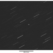 En bild som släpps av företaget S2a-technologies, som övervakar satelliter och andra objekt i omloppsbana. Den vita pricken i mitten av bilden är Shinjian-21 och Shinjian-25, som nu ligger så nära varandra att de inte går att skilja åt. 