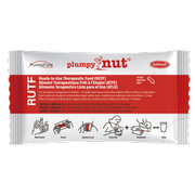 Plumpy’Nut är en näringsblandning som ges till undernärda barn i flera länder. Bilden till höger visar barn i Gaza som går för att hämta vatten i augustivärmen. 