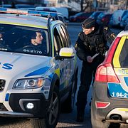 Polis på plats utanför en fastighet i norra Lund på annandag påsk.