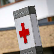 Skylt som visar vägen till akutmottagning förlossning på sjukhusområdet på Skånes Universitetssjukhus ( SUS ) i Malmö. Illustrationsbild.