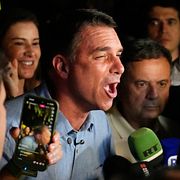 Flavio Bolsonaro under söndagens valvaka.