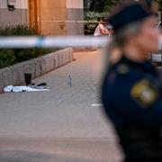 Polisen på plats efter skjutningen i Solna.