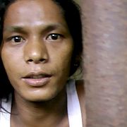 Kyaw Naing som är slavarbetare i fiskeindustrin sitter bakom galler.
