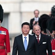 Xi Jinping utanför Buckingham Palace.