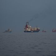 Oljetankers på rad i Hormuz.