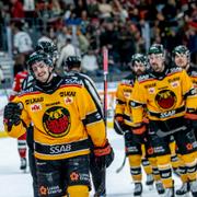 Luleås Isac Brännström jublar efter 0-2-målet.