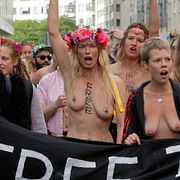 Free the Nipple - barbröstad protest som rörde sig från Gustav Adolfs torg till Möllevångstorget i Malmö under söndagen.